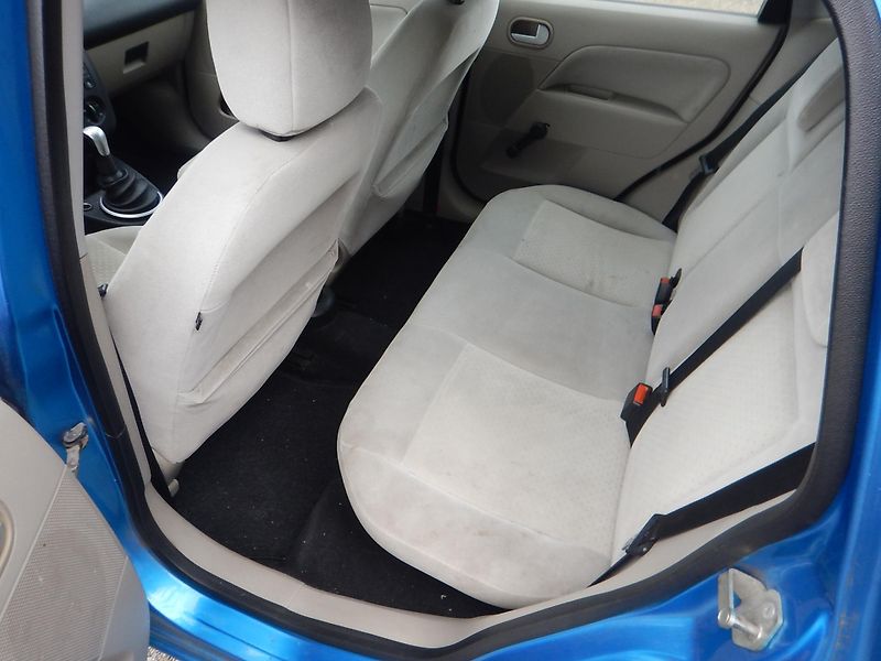 Ford Fiesta 1.4 TDCi, GHIA, KLIMA - fotka 10 z 25