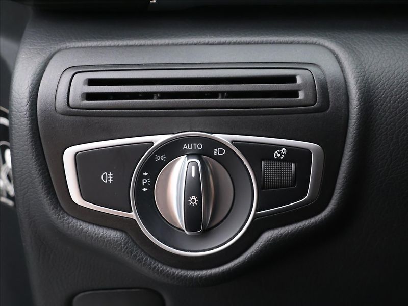 Mercedes-Benz Třídy V 2,0 220d Aut. Avantgarde L DPH - fotka 17 z 35