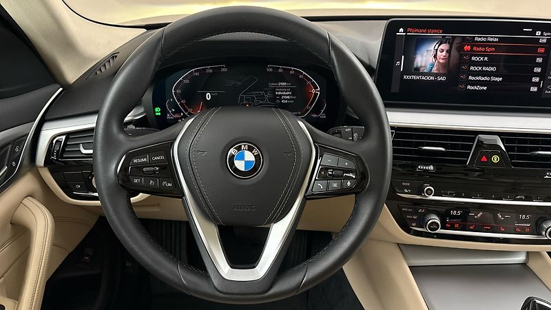 BMW Řada 5 518d AUT Touring - fotka 9 z 29