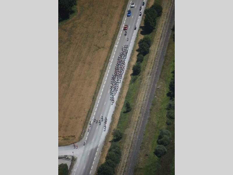 I v letošní Tour de France hrají kromě závodníků velkou roli auta značky Škoda.