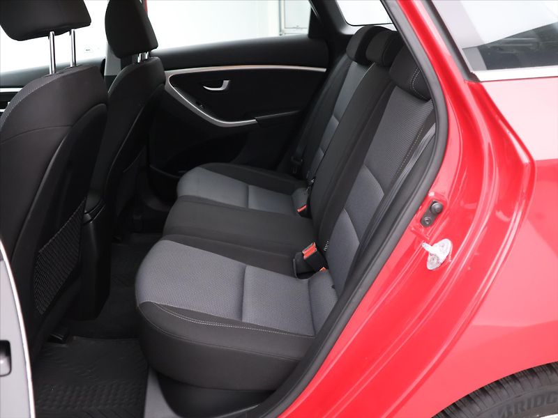 Hyundai i30 1,6 GDI 99kW Trikolor Style CZ - fotka 14 z 29