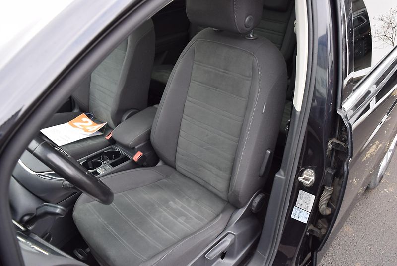 Volkswagen Touran (2018) 1.4TSI 110kw HIGHLINE TAŽ LED - fotka 26 z 50