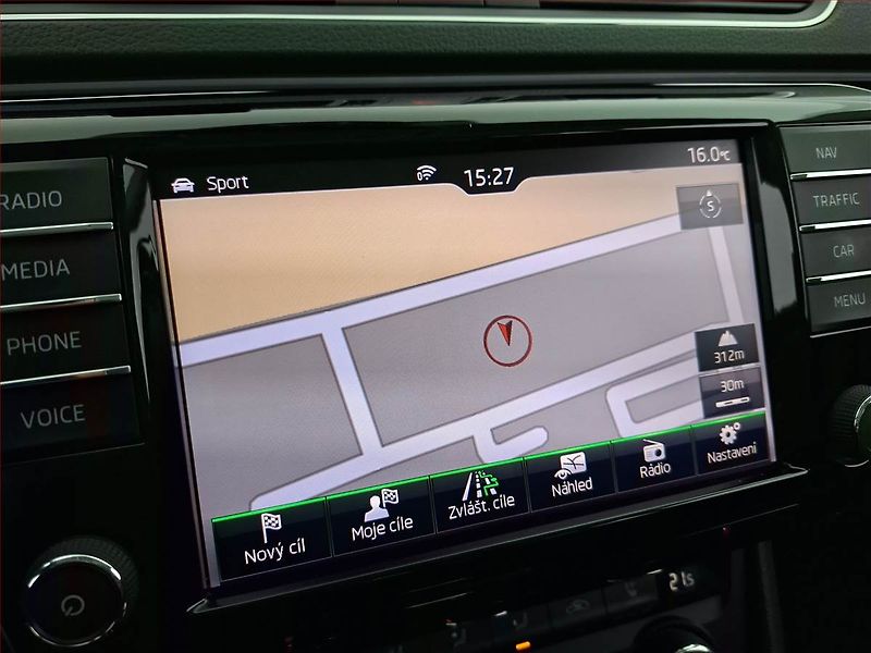 Škoda Superb (2016) Laurin&Klement 2.0 TDI, 4X4 - fotka 19 z 25