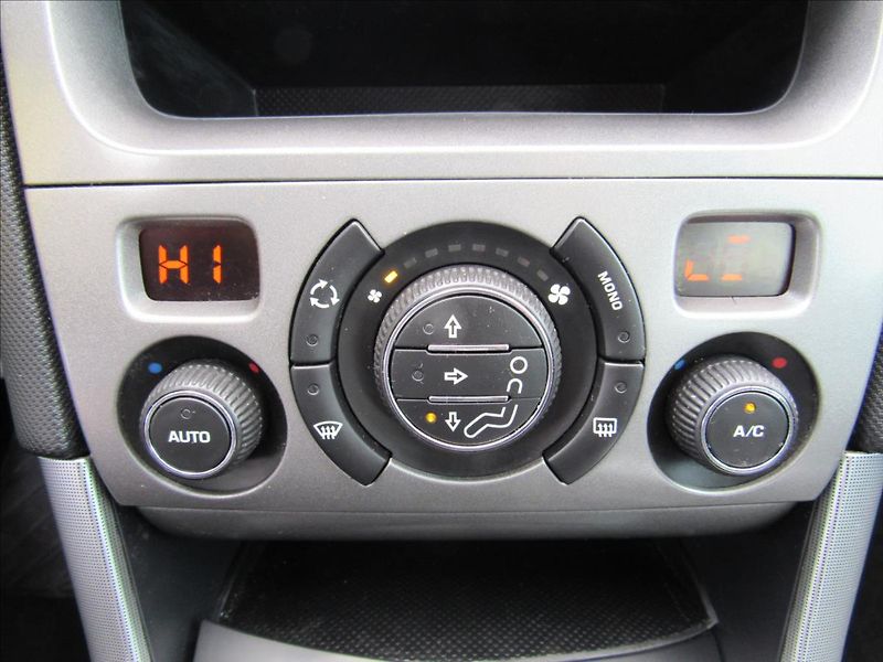 Peugeot 308 1,6 THP 110kW - fotka 18 z 28