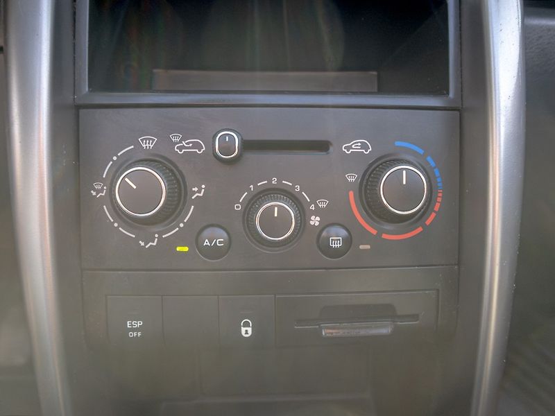 Peugeot 207 (2011) 1.6i 88KW – WINDSHOT - fotka 15 z 22