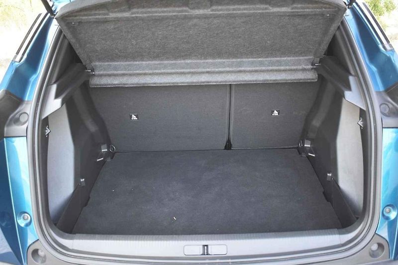 Peugeot 2008 je stylový i praktický rodinný doplněk.