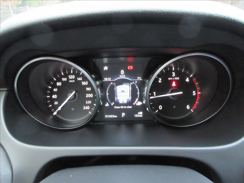 Land Rover Discovery Sport 2,0 TD4 110Kw, AWD, Nové v ČR - fotka 18 z 31