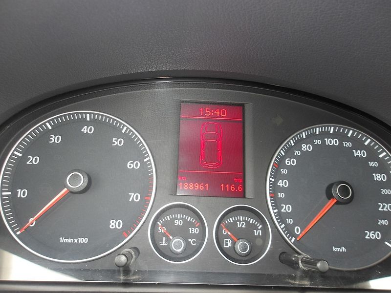 Volkswagen Touran 1,6i 75kW ! KRASAVEC !!! - fotka 23 z 26