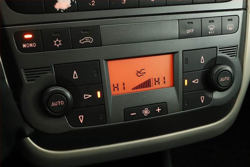 Fiat Punto (2006) 1.4, nová STK, Klima - fotka 12 z 13
