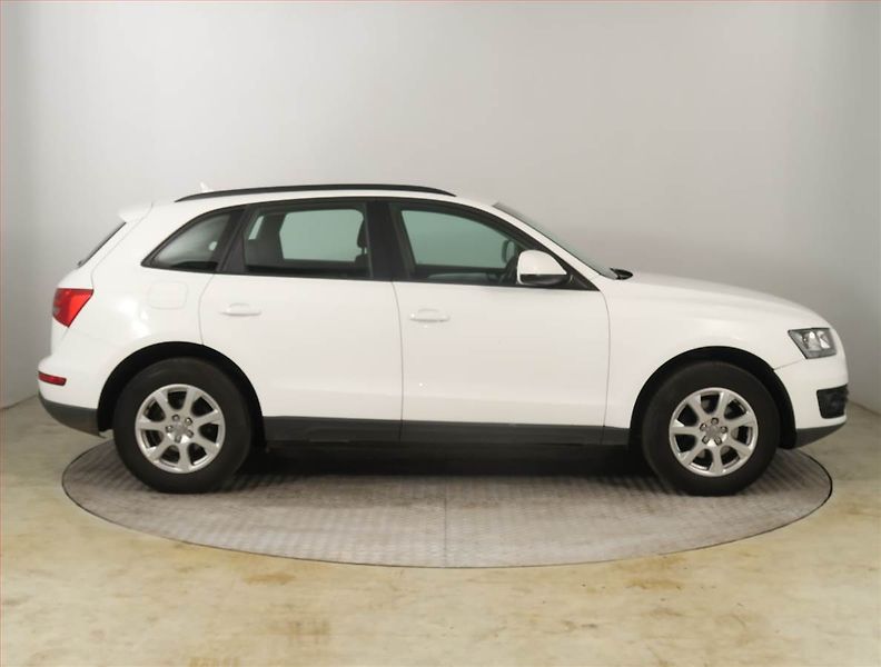 Audi Q5 (2012) 2.0 TDI, 4X4, Automat - fotka 6 z 19