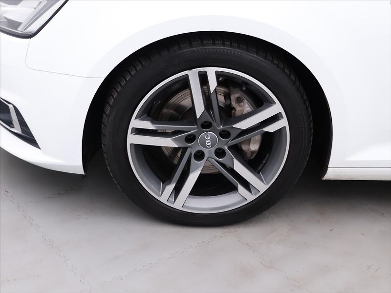 Audi A4 3,0 TDI quattro S-line S-Troni - fotka 26 z 33