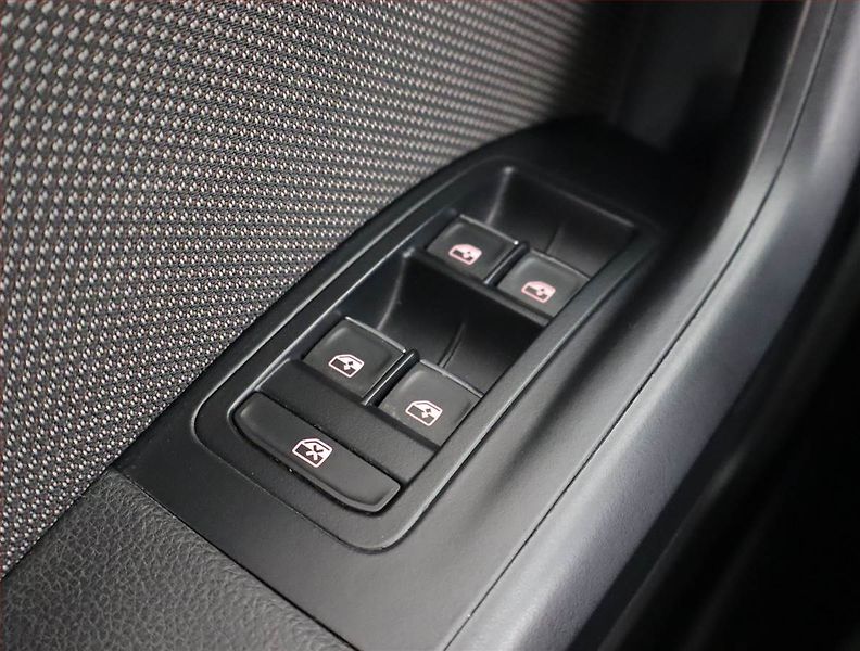 Seat Ateca (2017) 1.4 TSI, 4X4, ČR,1.maj - fotka 14 z 25