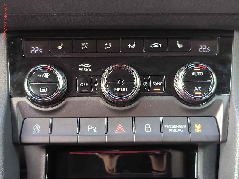 Škoda Karoq (2019) 1.0 TSi, Ambition - fotka 15 z 23