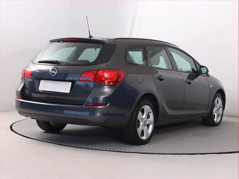 Opel Astra (2012) 1.7 CDTI, Serv.kniha, Tempomat - fotka 5 z 17