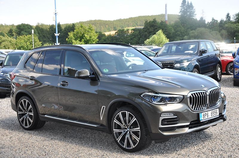BMW X5 xDrive 40d 250kW - fotka 2 z 36