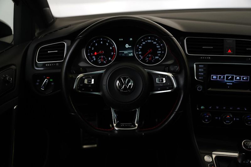 Volkswagen Golf - fotka 17 z 24