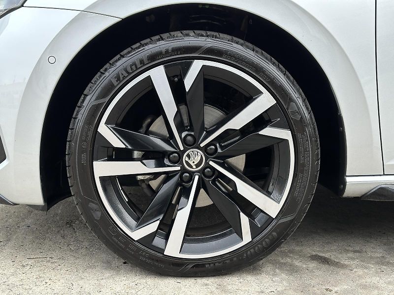 Škoda Scala 1.0TSi 116PS Monte Carlo Matri - fotka 9 z 46