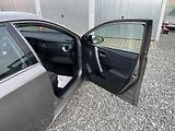 Toyota Auris 1.8i 16v HYBRID AUT NAVI CAM!! - náhled 124