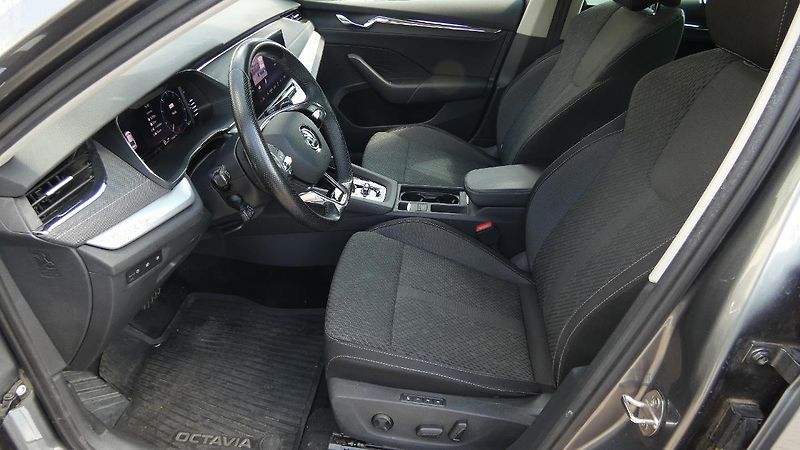 Škoda Octavia 2,0 TDI 85kW Style DSG - fotka 20 z 26