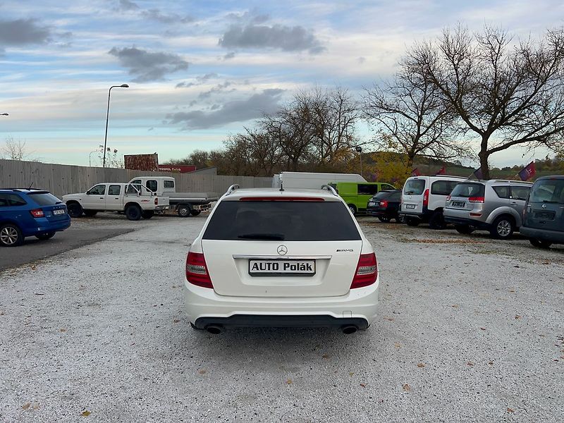 Mercedes-Benz Třídy C AMG LINE 3.0 CDI 4MATIC - fotka 14 z 15