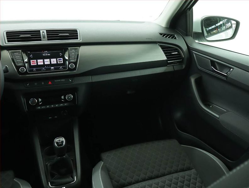 Škoda Fabia (2017) 1.0 TSI, Serv.kniha, Navi - fotka 8 z 16
