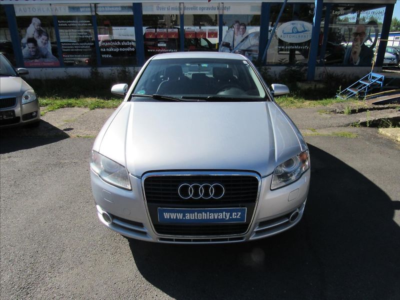 Audi A4 1,6 i 75kW Sedan - fotka 2 z 29