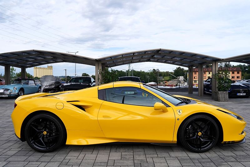 Ferrari F8 Spider/6700km/720 PS - fotka 7 z 51