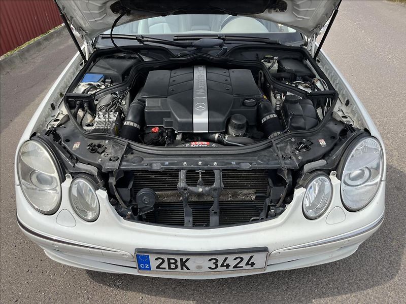 Mercedes-Benz Třídy E 3,2 i E320 AUT 165KW 4MATIC AC - fotka 28 z 34