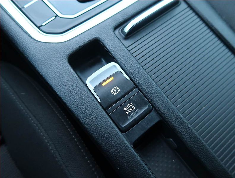 Volkswagen Passat (2017) 2.0 TDI, Automat, Serv.kniha - fotka 22 z 22