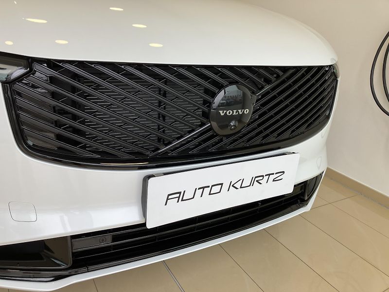 Volvo XC90 T8 eAWD Ultra BE - REZERVACE - fotka 3 z 43