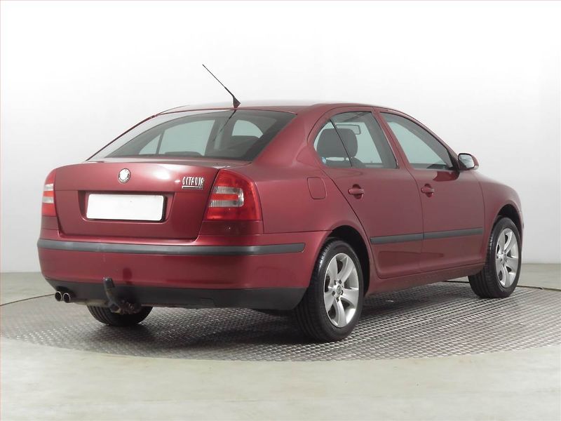 Škoda Octavia (2007) Ambiente 2.0 TDI, Tempomat - fotka 5 z 18