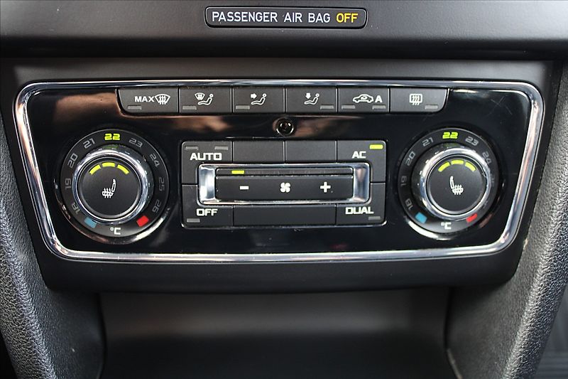 Škoda Superb 2,0 TDI  ČR,AUTOMAT,ELEGANCE - fotka 13 z 29