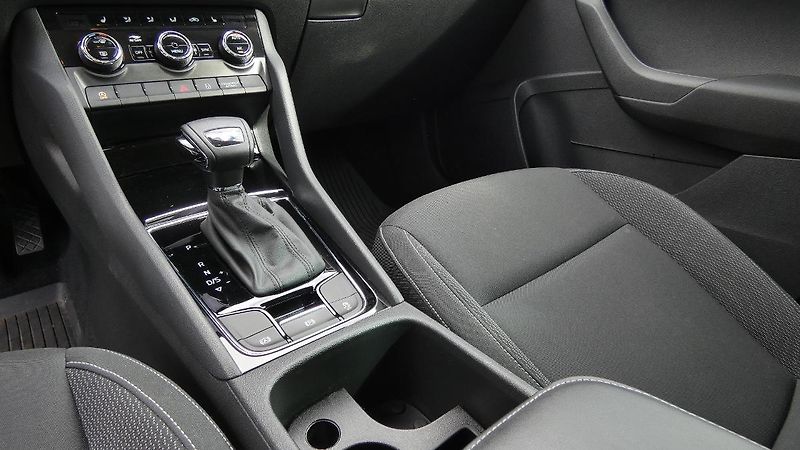 Škoda Karoq 1,5 TSI Ambition DSG - fotka 6 z 21