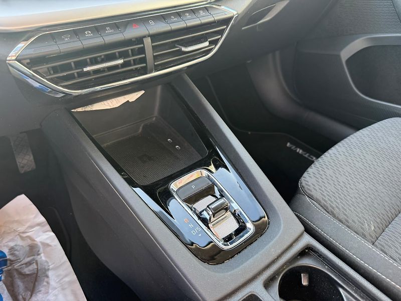 Škoda Octavia Style 2.0 TDI 110kW DSG Combi - fotka 20 z 25