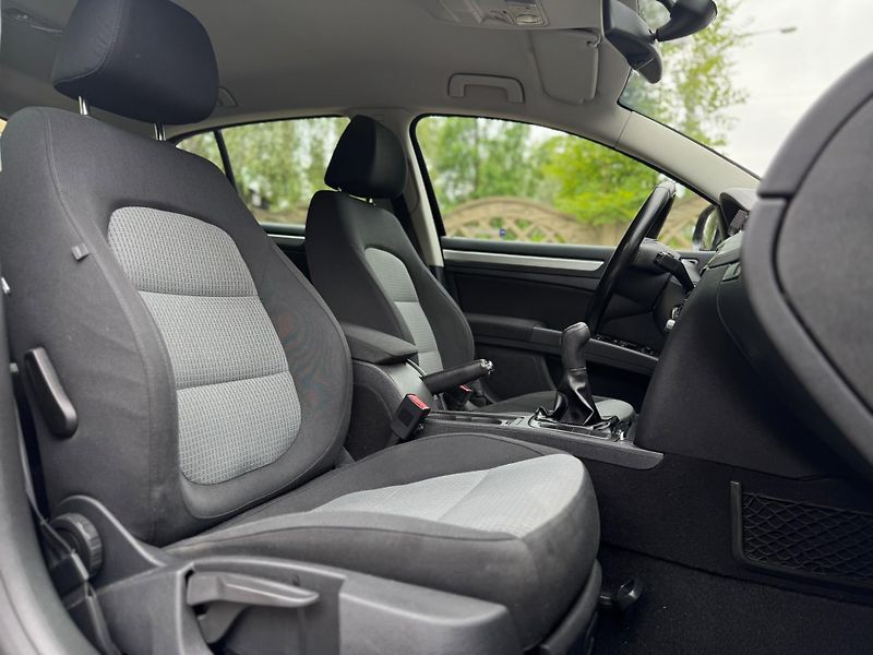 Škoda Superb 2.0TDi ČR čidla aut. klima  - fotka 21 z 31