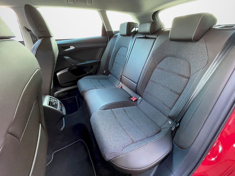 Seat Leon (2024) 1.5 eTSI 110 kW DSG Xcellence - fotka 24 z 34