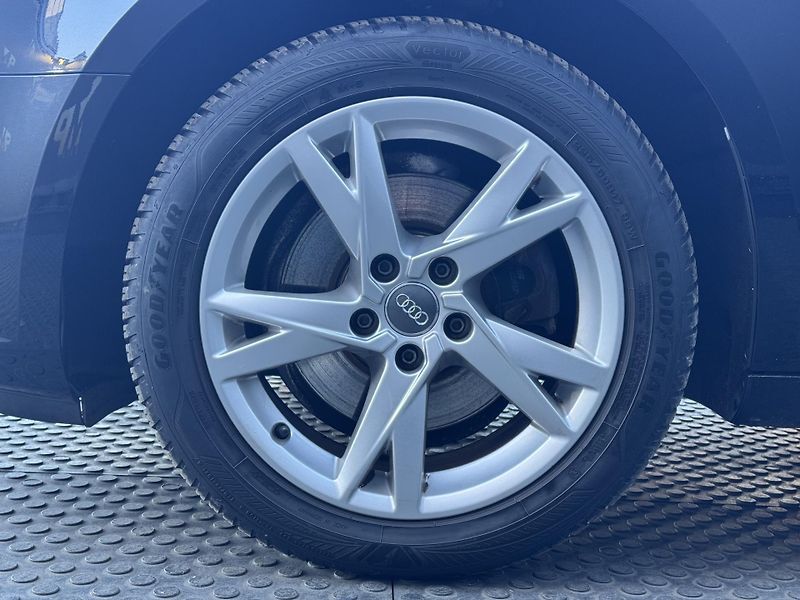Audi A4 (2016) 2.0TDi Sport, Individual, RZV - fotka 44 z 47
