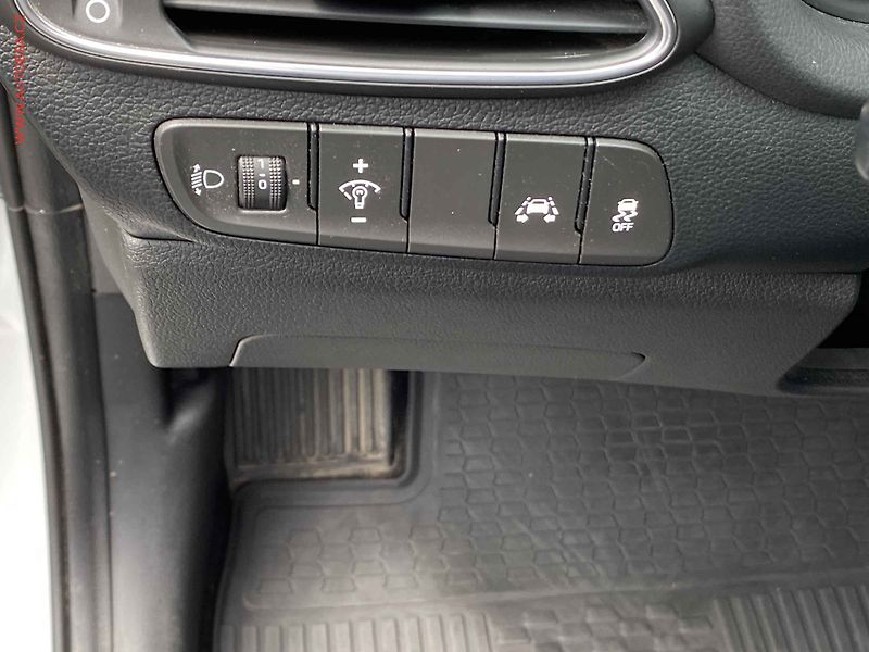 Hyundai i30 (2018) 1.0 T-GDI, 1.maj,ČR, Style - fotka 13 z 19