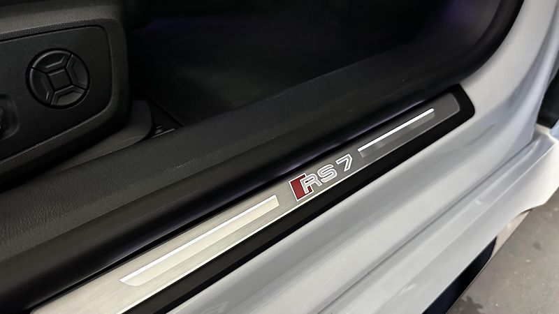Audi RS 7 V8 4.0 / STAV NOVÉHO VOZU - fotka 38 z 54