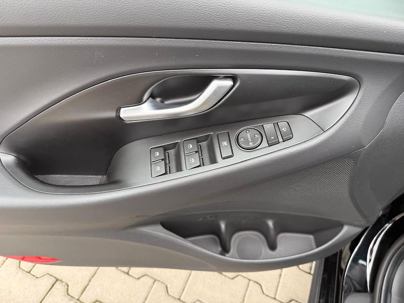 Hyundai i30 1.5 T-GDI MHEV DCT N-Line - fotka 12 z 29