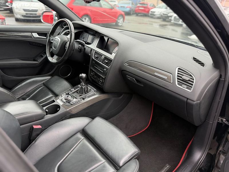 Audi S4 Manual QUATTRO - fotka 11 z 15