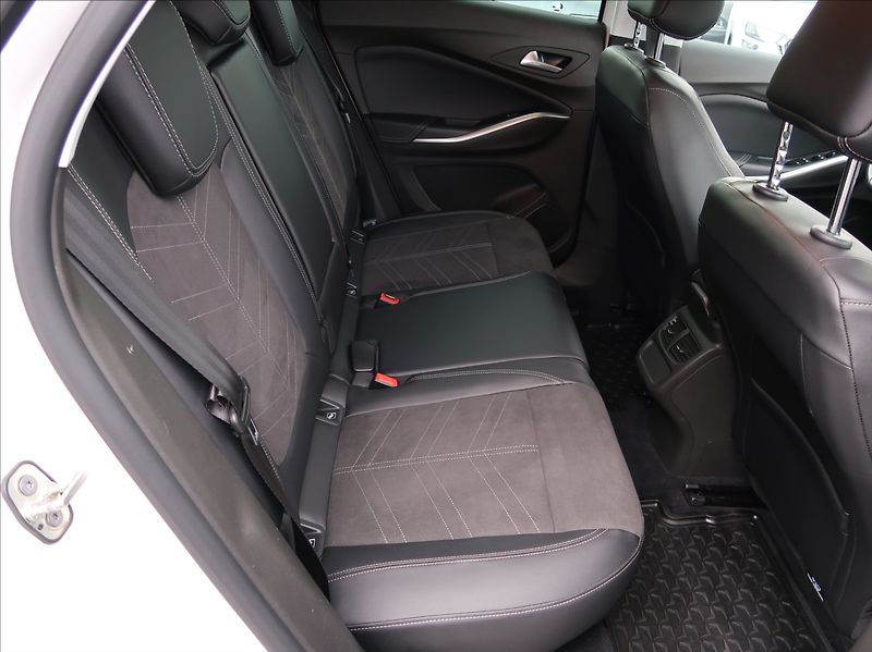 Opel Grandland 1,2 Turbo,96kW,1majČR,ser.kn. - fotka 21 z 28