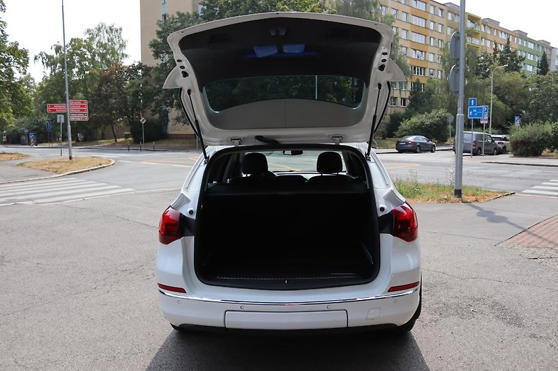 Opel Astra Opel Astra J Sports Tourer 1.7 - fotka 43 z 54
