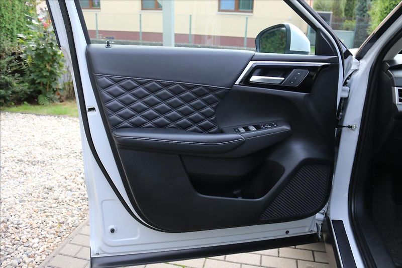 Mitsubishi Outlander 2,4 PHEV, 7míst, Tažné - fotka 12 z 56