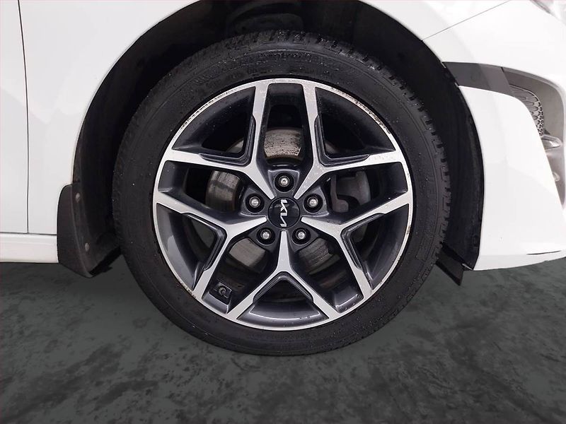 Kia Ceed (2023) Premium 1.6 GDI plug-in - fotka 15 z 17