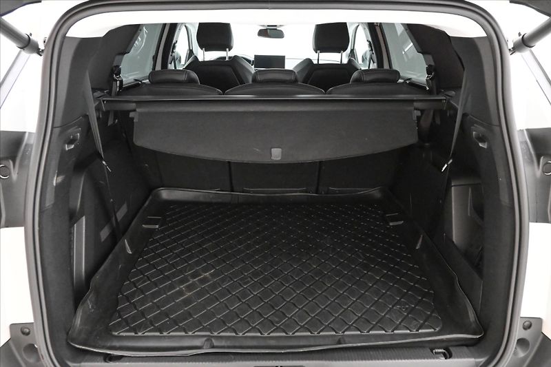 Peugeot 5008 1,5 HDI 96 kW EAT8 7Míst ALLUR - fotka 10 z 32