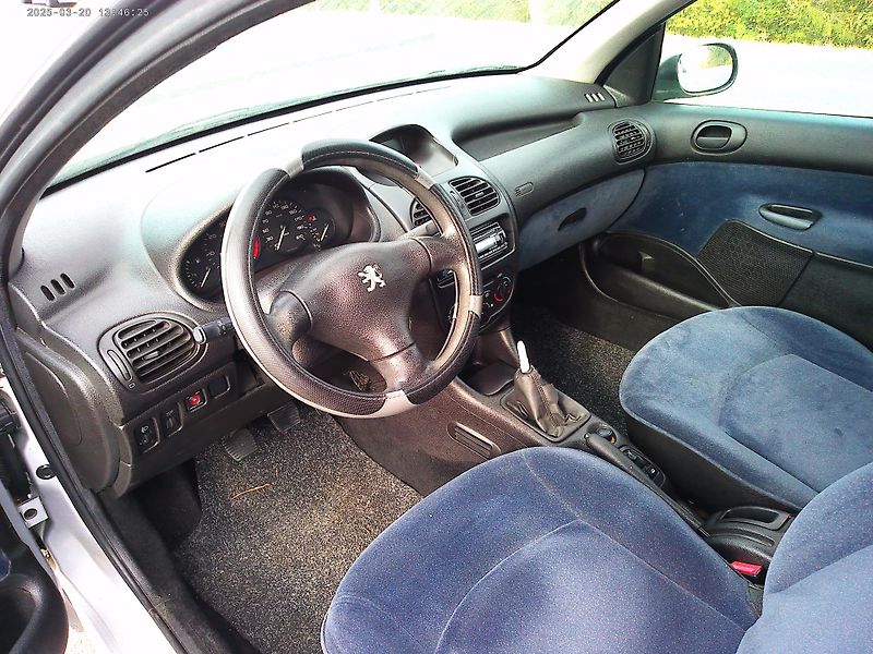 Peugeot 206 2.0 HDi - fotka 9 z 19