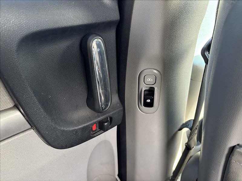 Kia Carnival 2,9 CRDi 136kW 7 Míst - fotka 15 z 43