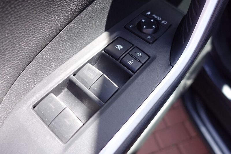 Toyota RAV4 2,5 PHEV Plug-in Selection VIP - fotka 10 z 38