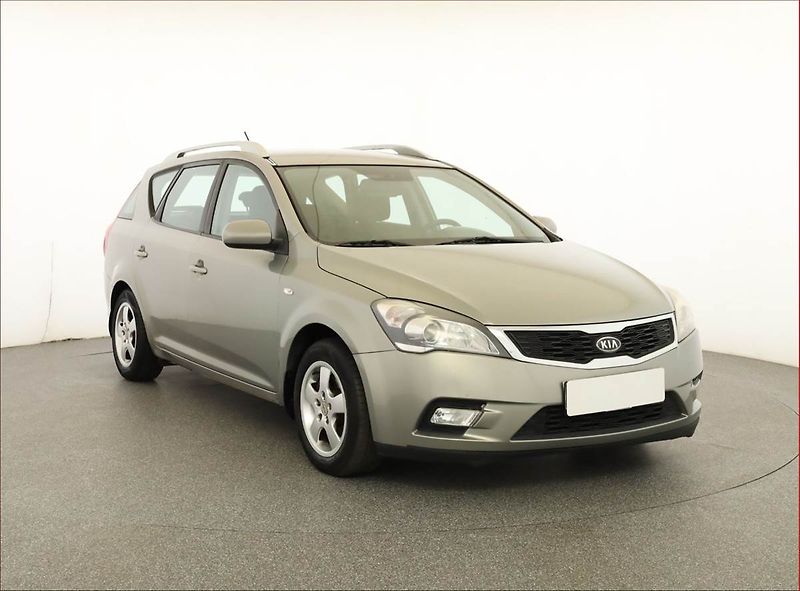 Kia Ceed (2011) 1.6 CVVT, po STK, Tažné - fotografie inzerátu